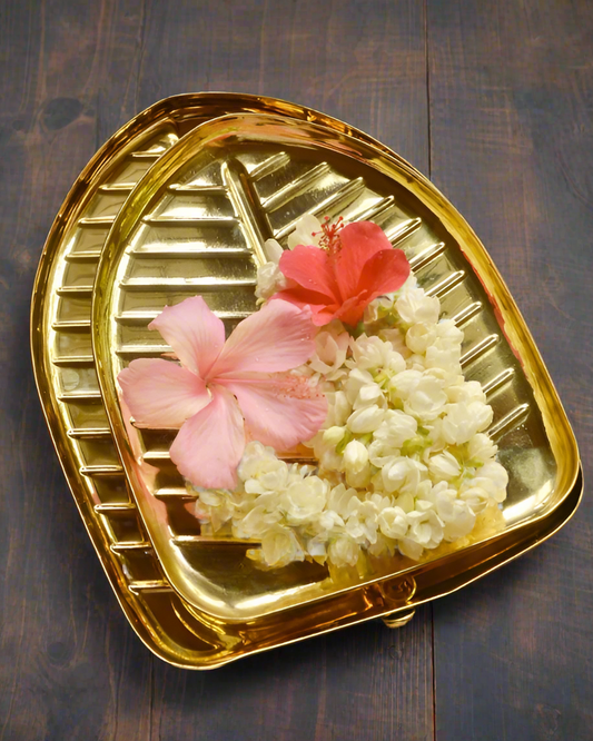 Suwarna Brass Plantain Leaf Plates