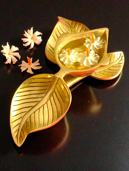 Triparna Shobha Brass Deepam/Urli